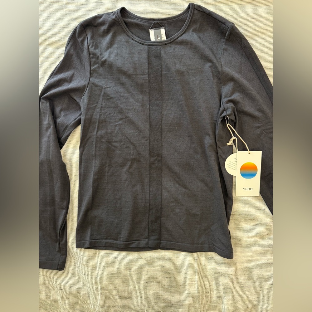Vuori L/S Apres Sport Seamless Top. Black Long Sleeve Top. - Picture 4 of 6